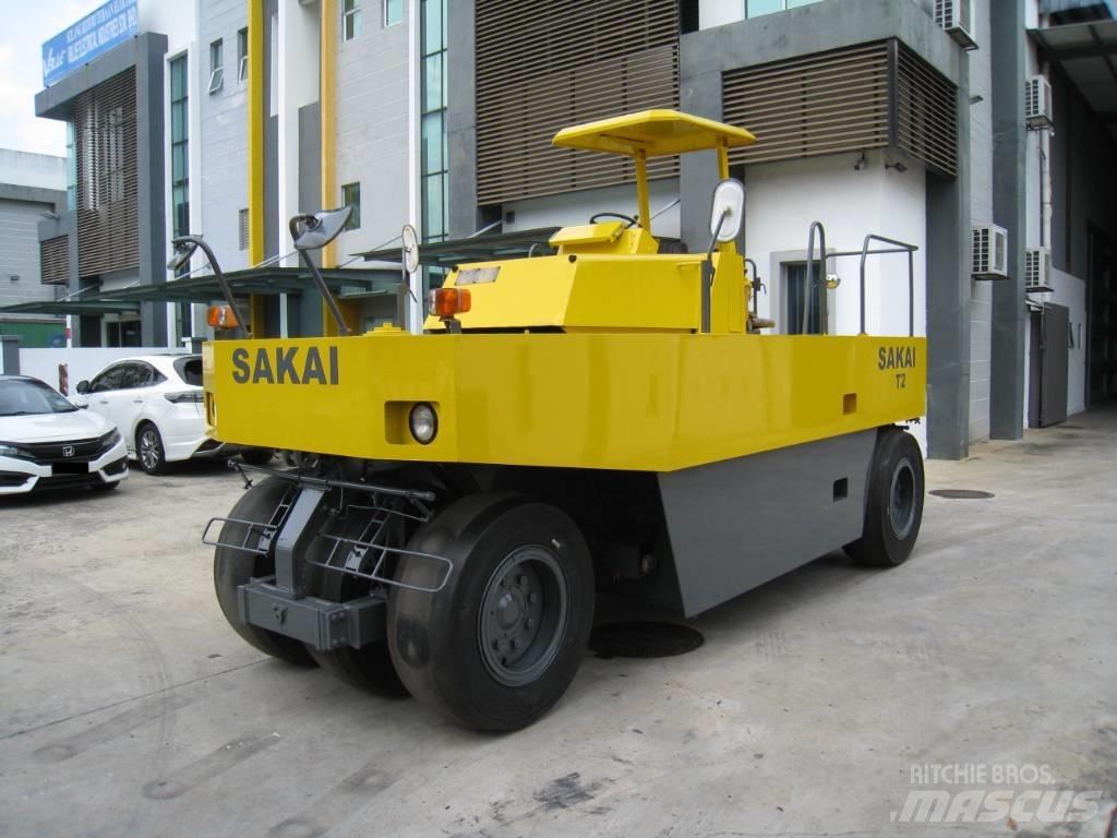 Sakai T2 Пневматичні катки