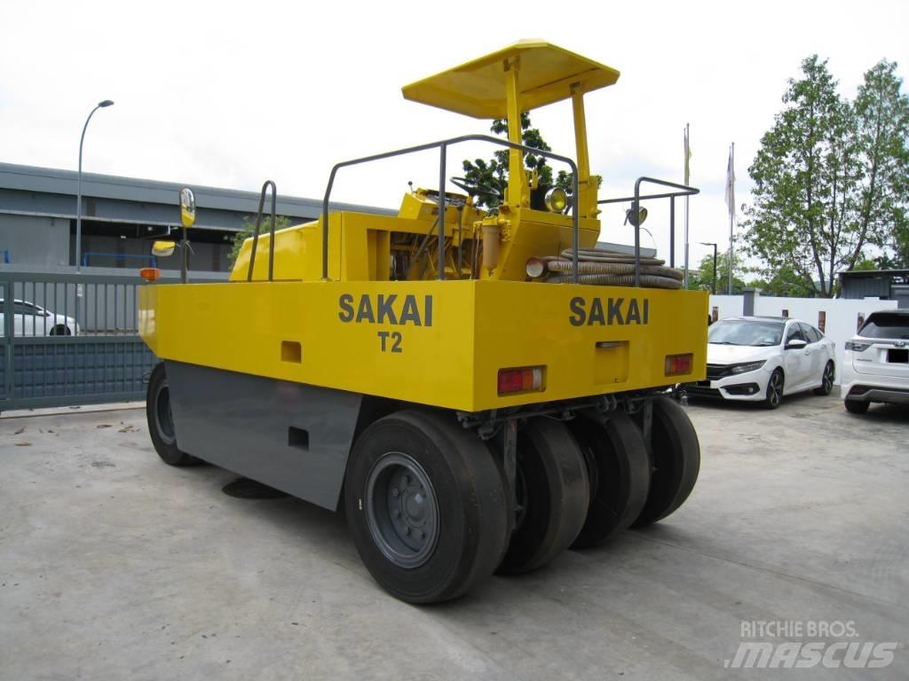 Sakai T2 Пневматичні катки