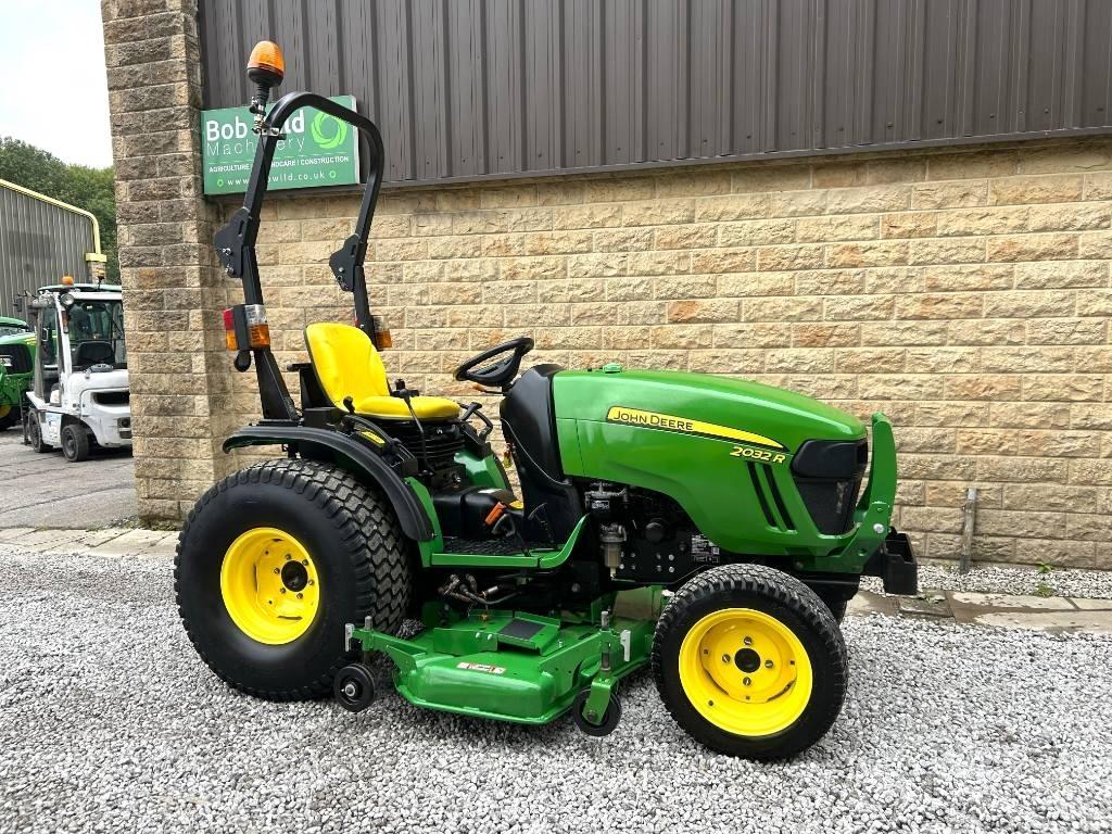 John Deere 2032R Трактори