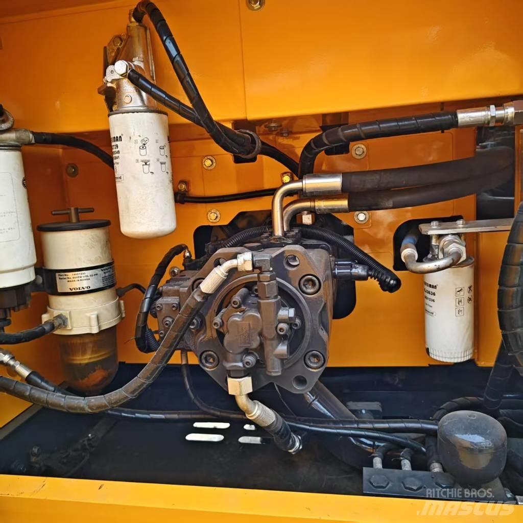 Volvo 250DL Гусеничні екскаватори