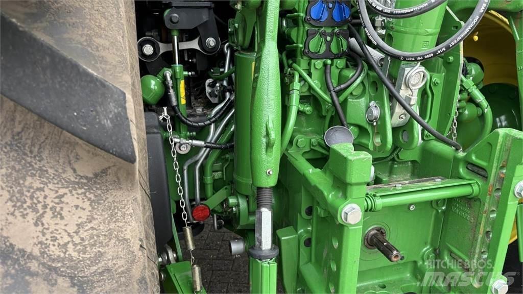 John Deere 6R215 Трактори
