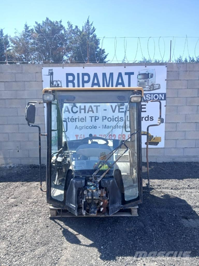 CAT 906 Кабіна