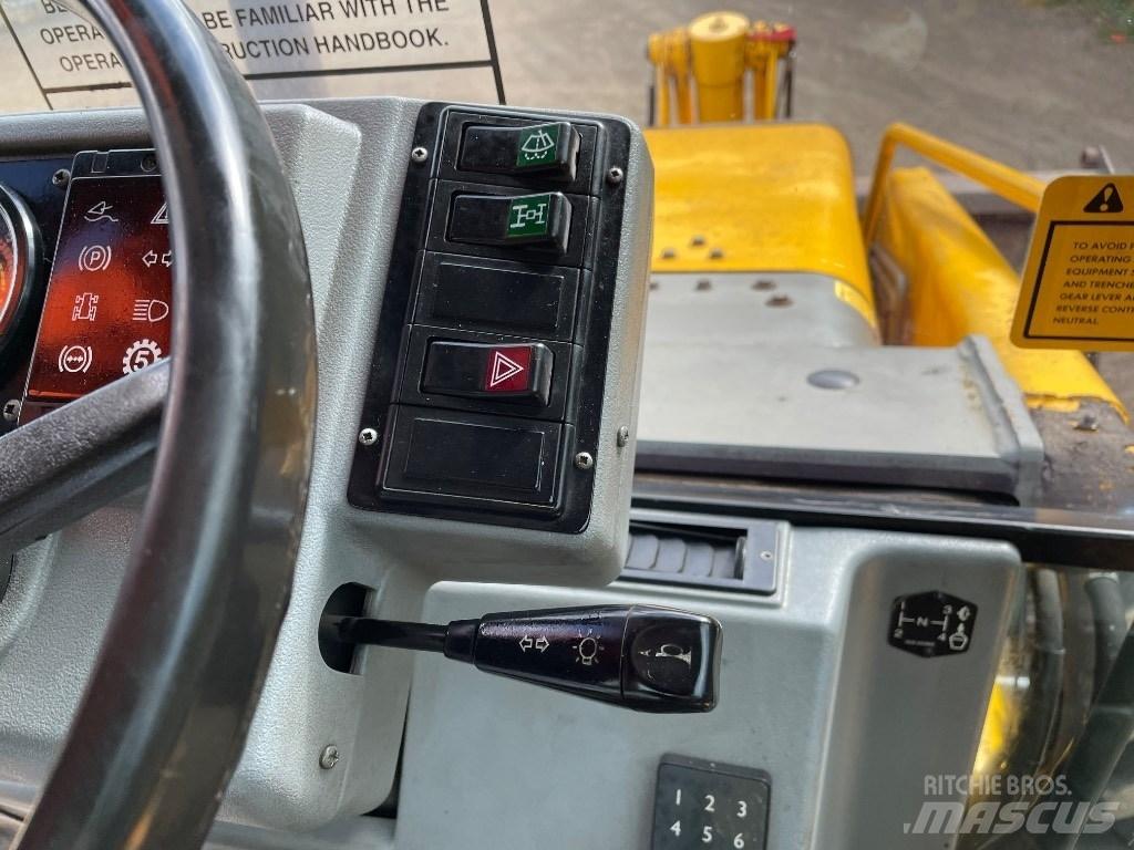 Massey Ferguson 750 Екскаватори-навантажувачі