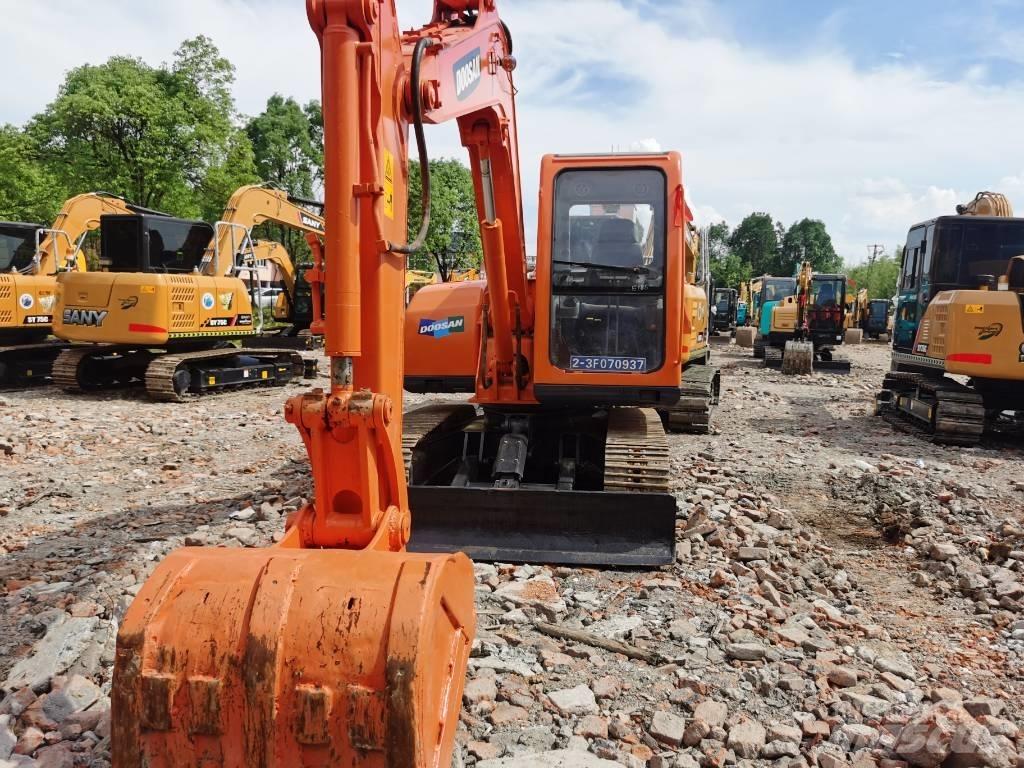 Doosan DX75 Середні екскаватори 7т. - 12т.