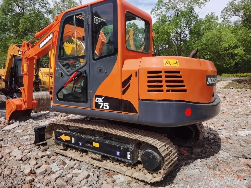 Doosan DX75 Середні екскаватори 7т. - 12т.