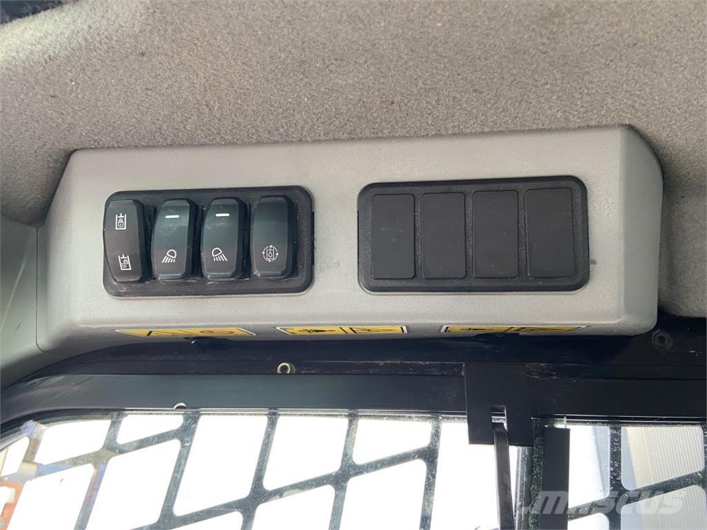 CAT 226 D3 (5867) Міні-навантажувачі