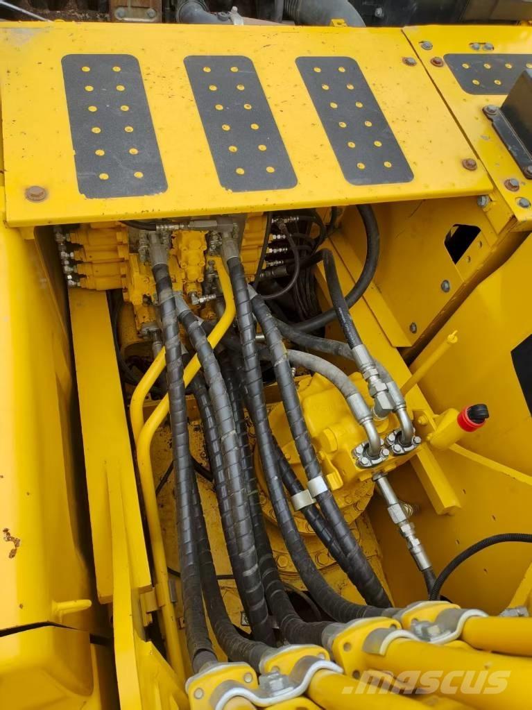 Komatsu PC 210 Гусеничні екскаватори