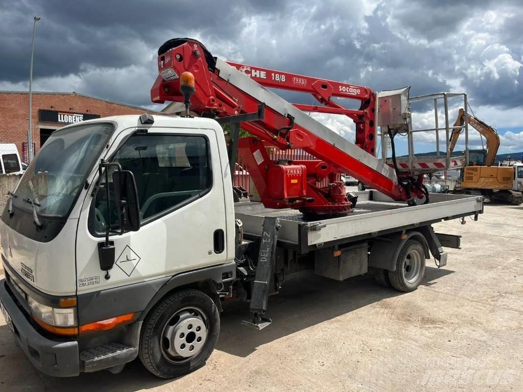 Mitsubishi Canter Вантажівки з гаковим підйомом