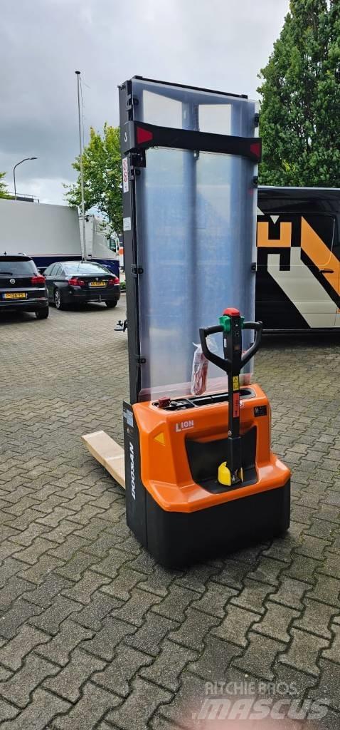 Doosan LSM 12 N Ручний візок