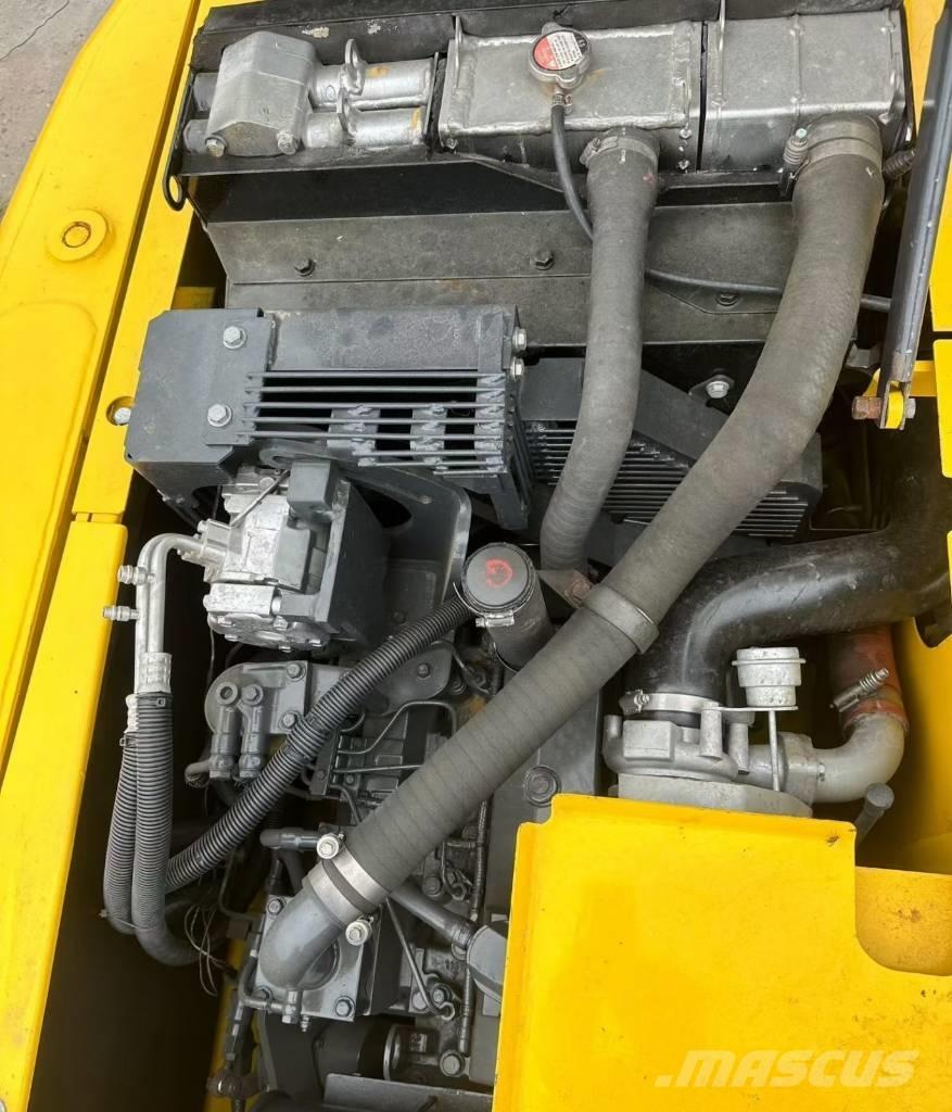 Komatsu 130 Гусеничні екскаватори