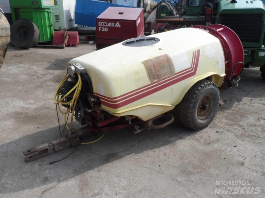Hardi 1000 Причіпні обприскувачі
