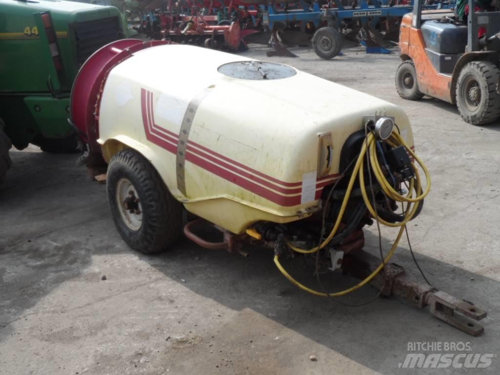 Hardi 1000 Причіпні обприскувачі