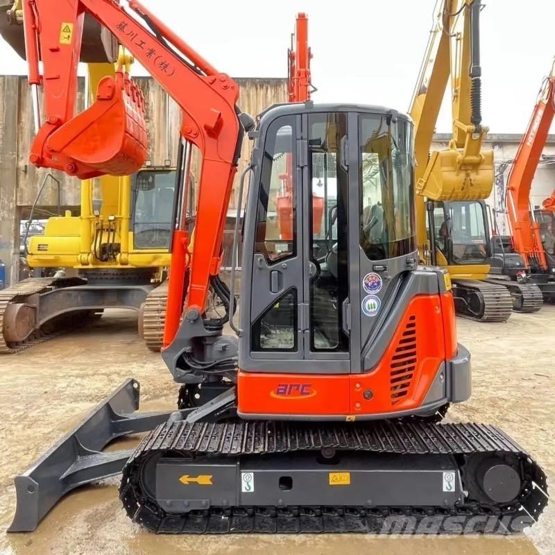 Hitachi ZX50U Міні-екскаватори < 7т