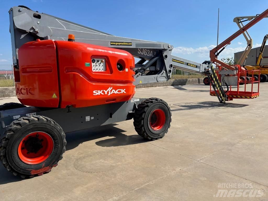 SkyJack SJ63AJ Колінчаті підйомники