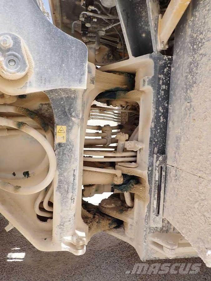 Komatsu WA600-8EO Фронтальні навантажувачі