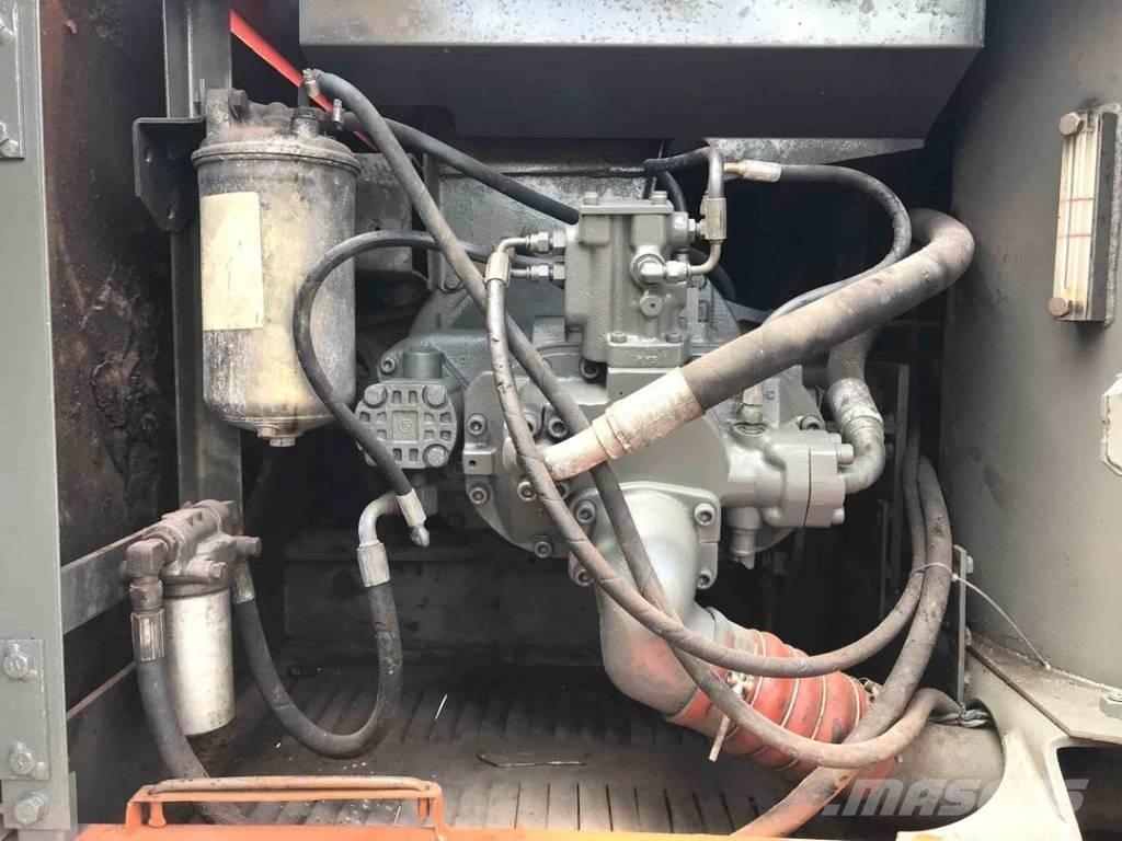Hitachi EX200 Гусеничні екскаватори