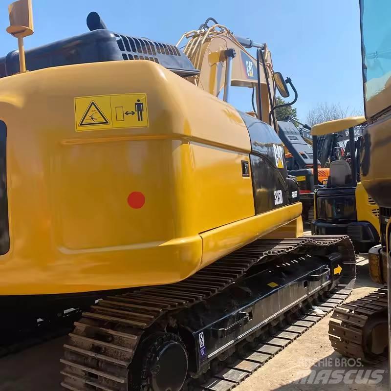 CAT 325 D Гусеничні екскаватори