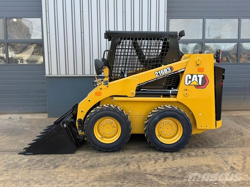 CAT 216B3 Фронтальні навантажувачі