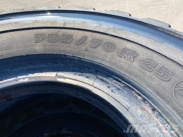 Michelin 705/70 R25 Шини