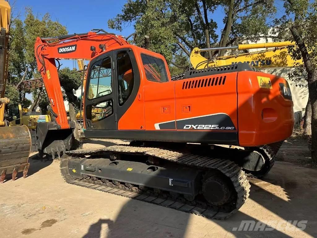 Doosan DX225LC-9C Гусеничні екскаватори