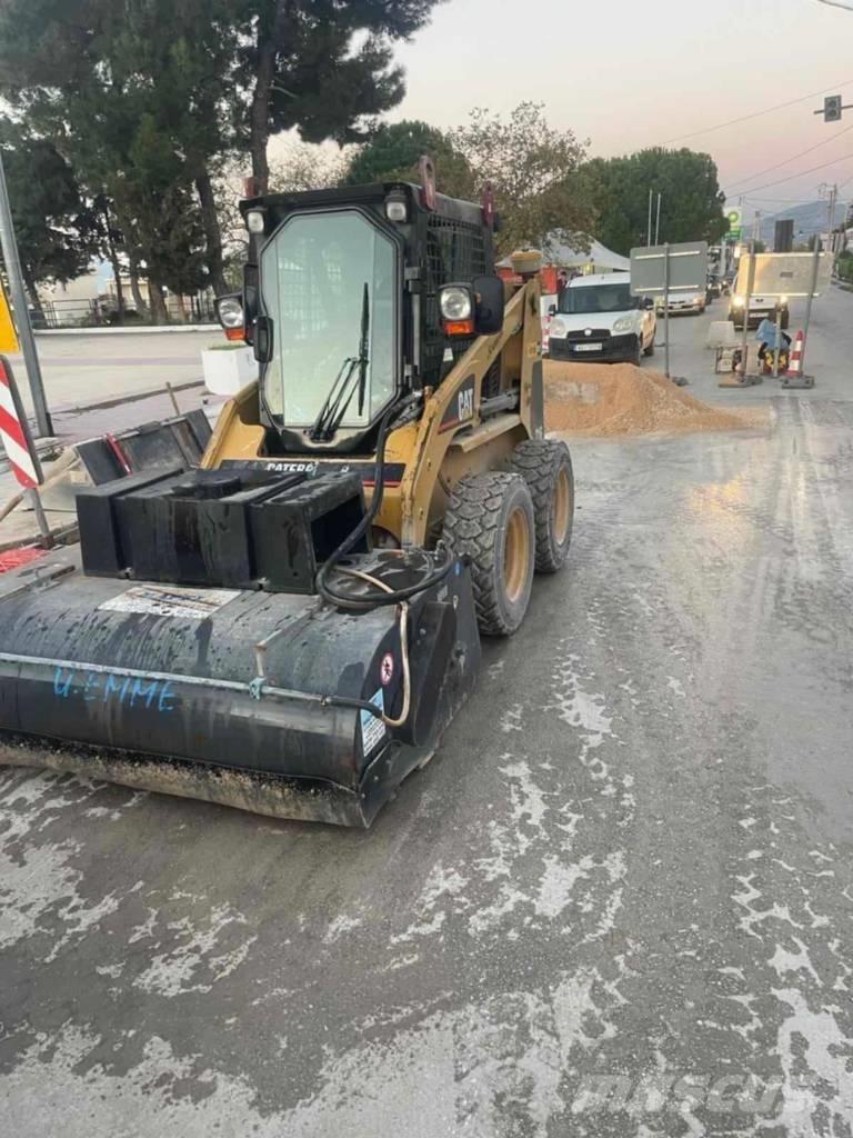 CAT 216 Міні-навантажувачі