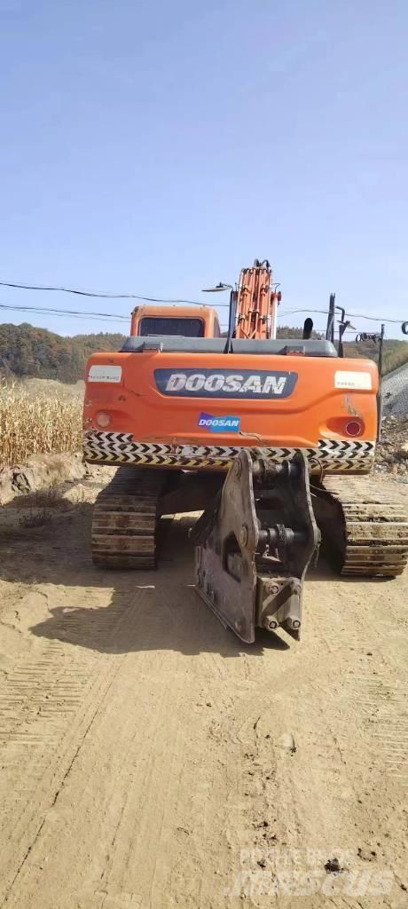 Doosan DX 225LC Гусеничні екскаватори