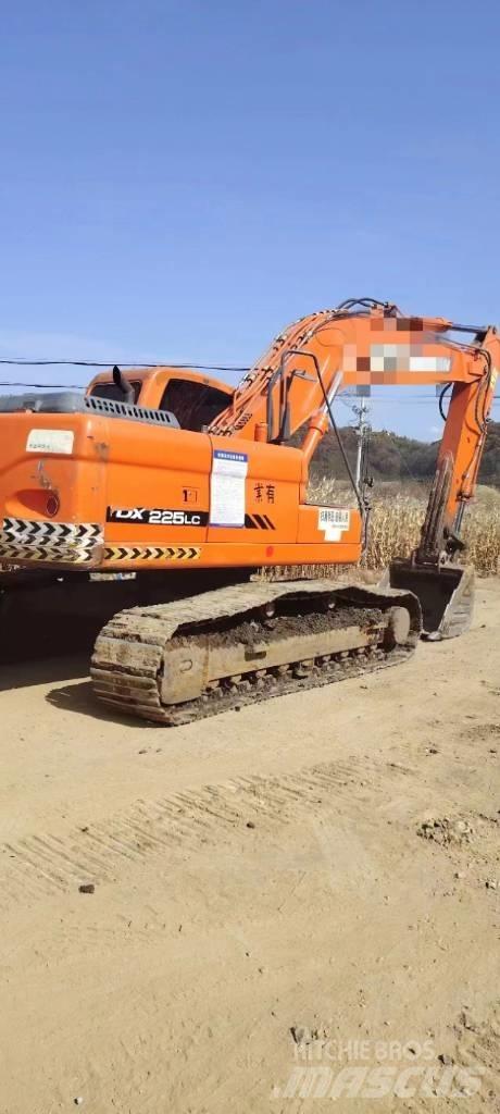 Doosan DX 225LC Гусеничні екскаватори