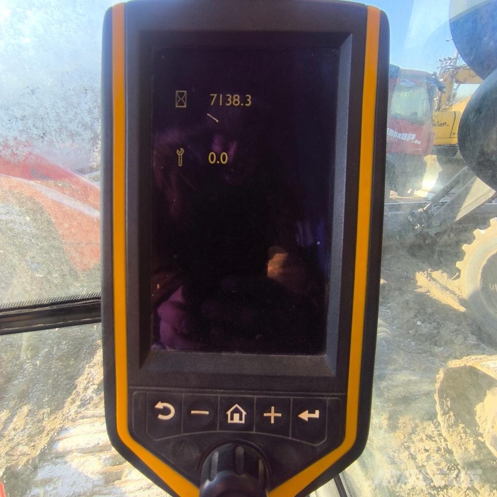 JCB JS 300 Гусеничні екскаватори