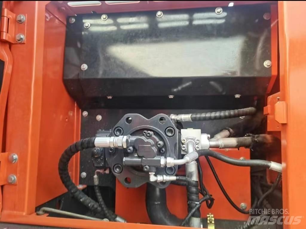 Doosan DX225 Гусеничні екскаватори