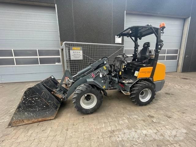 GiANT V452T X-TRA HD Малі навантажувачі