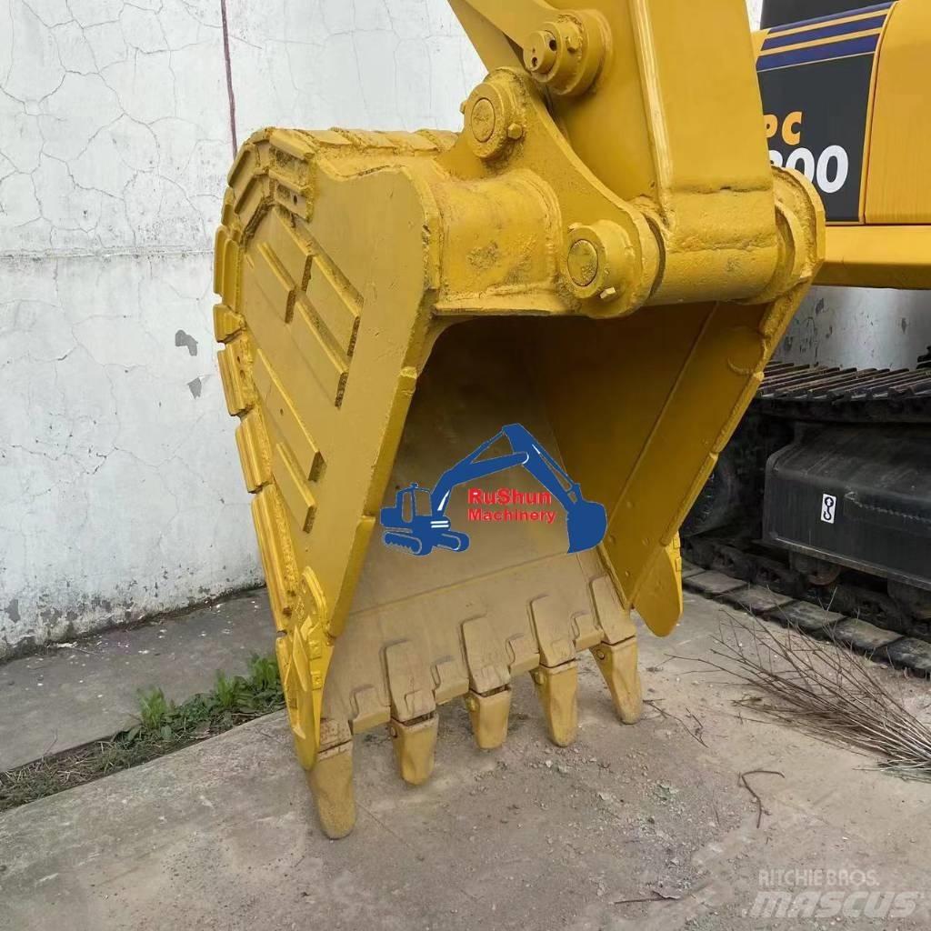 CAT 323D Гусеничні екскаватори