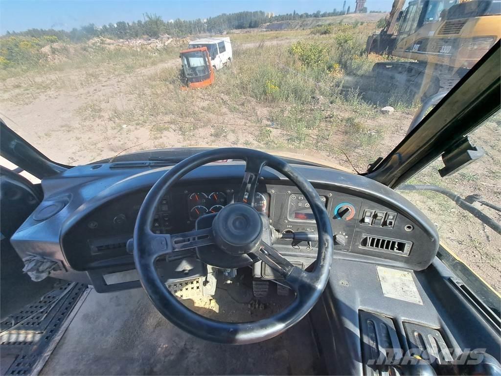 CAT 730 Шасі з кабіною