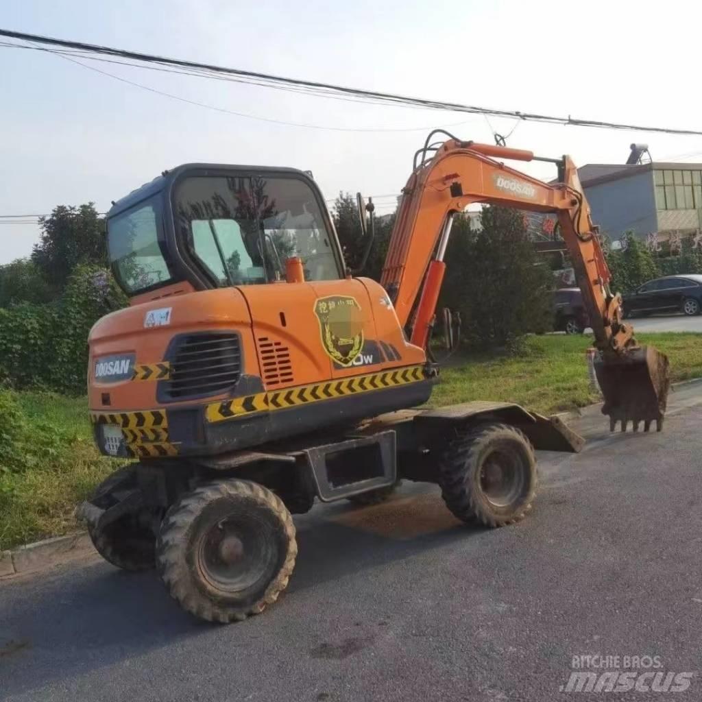 Doosan DX60W Колісні екскаватори
