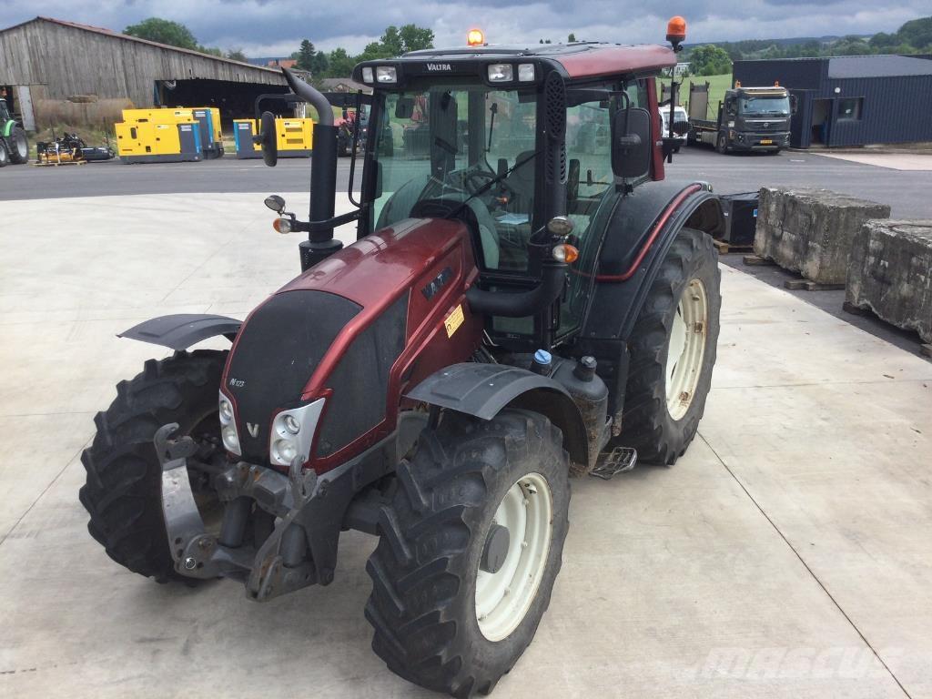 Valtra N123 Трактори