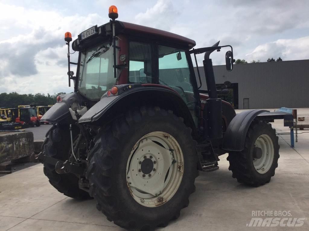Valtra N123 Трактори