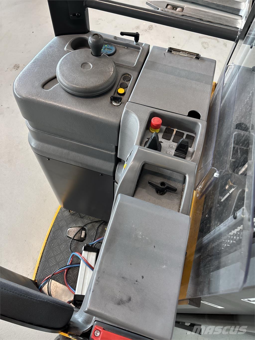 Atlet A160 Самохідні електроштабелери