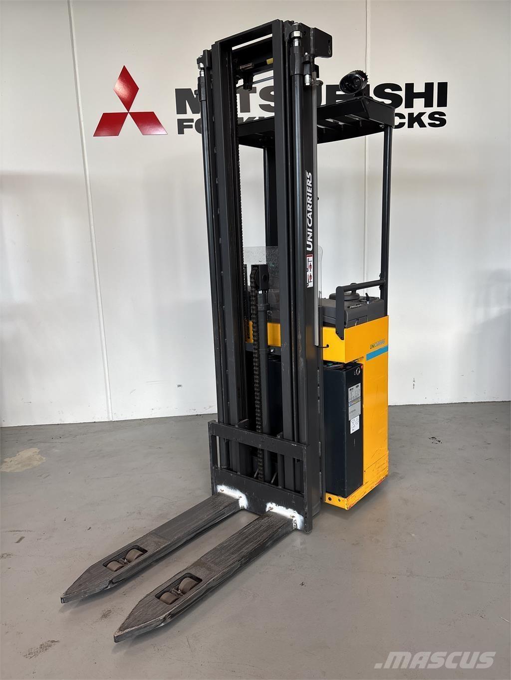 Atlet A160 Самохідні електроштабелери