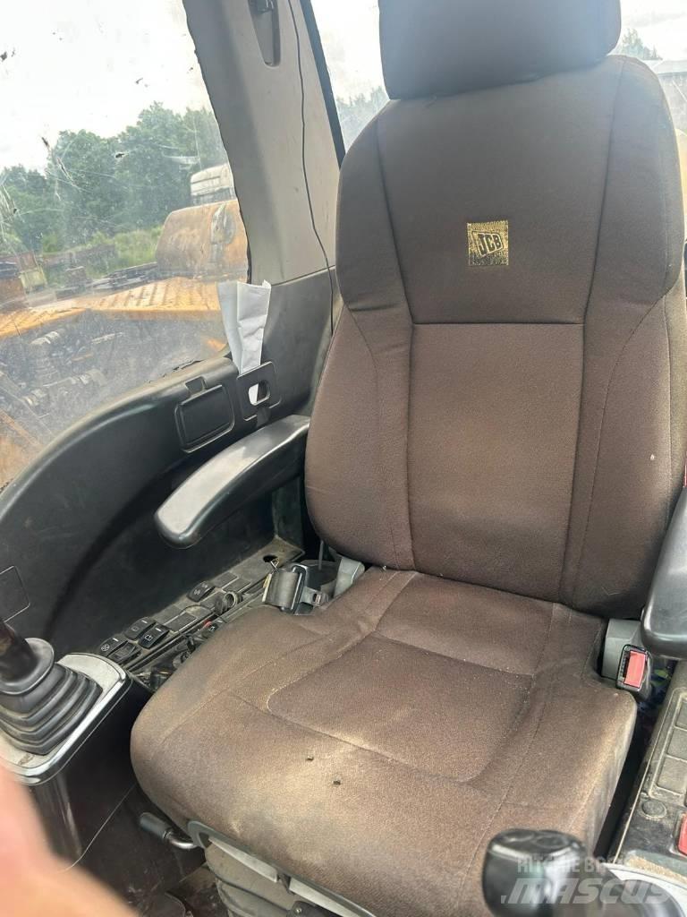 JCB JS 130 LC Гусеничні екскаватори