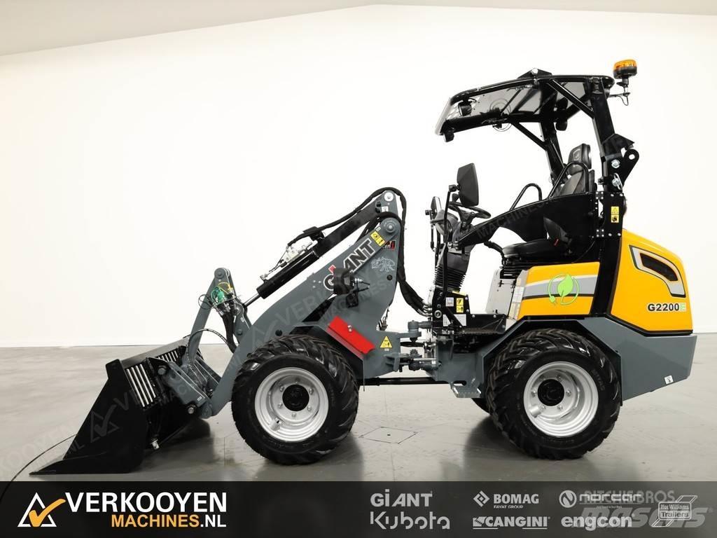 GiANT G2200E Фронтальні навантажувачі
