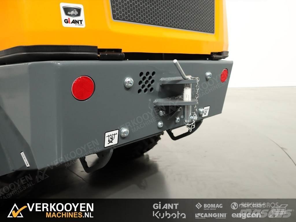 GiANT G2200E Фронтальні навантажувачі