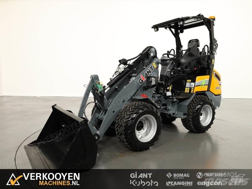 GiANT G2200E Фронтальні навантажувачі