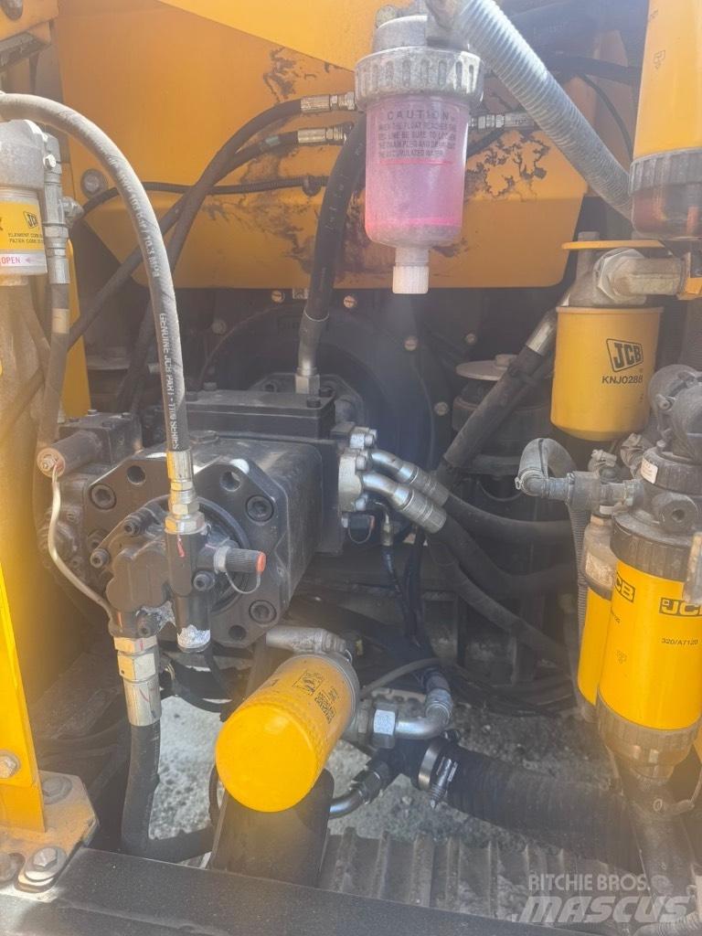 JCB JS 131 LC Гусеничні екскаватори