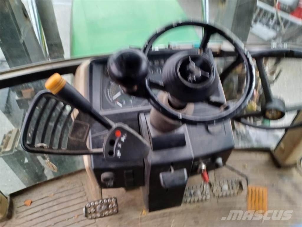 John Deere 6110SE Трактори