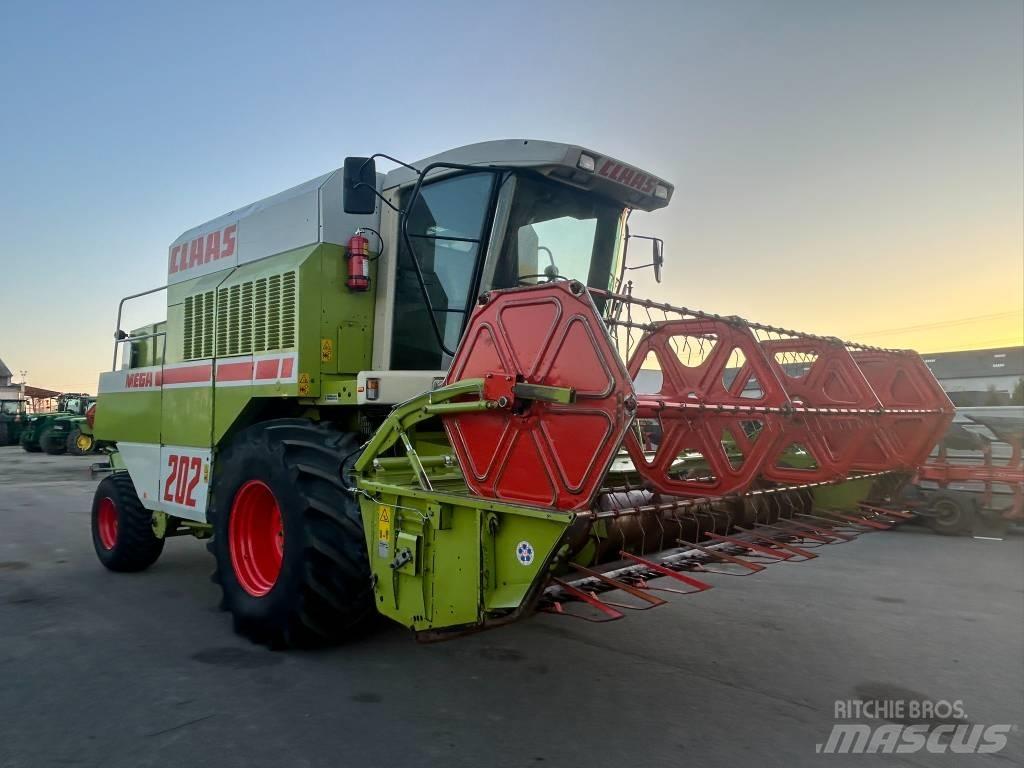 CLAAS Mega 202 Зернозбиральні комбайни