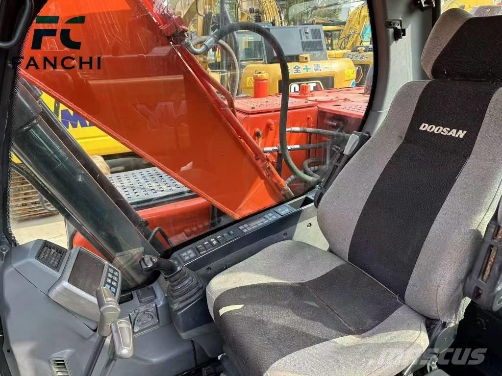 Doosan DX 140 LC Гусеничні екскаватори