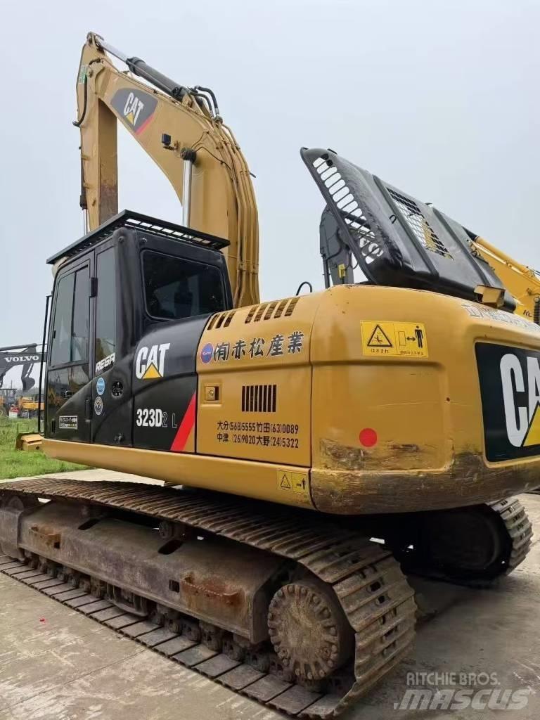CAT 323D Гусеничні екскаватори