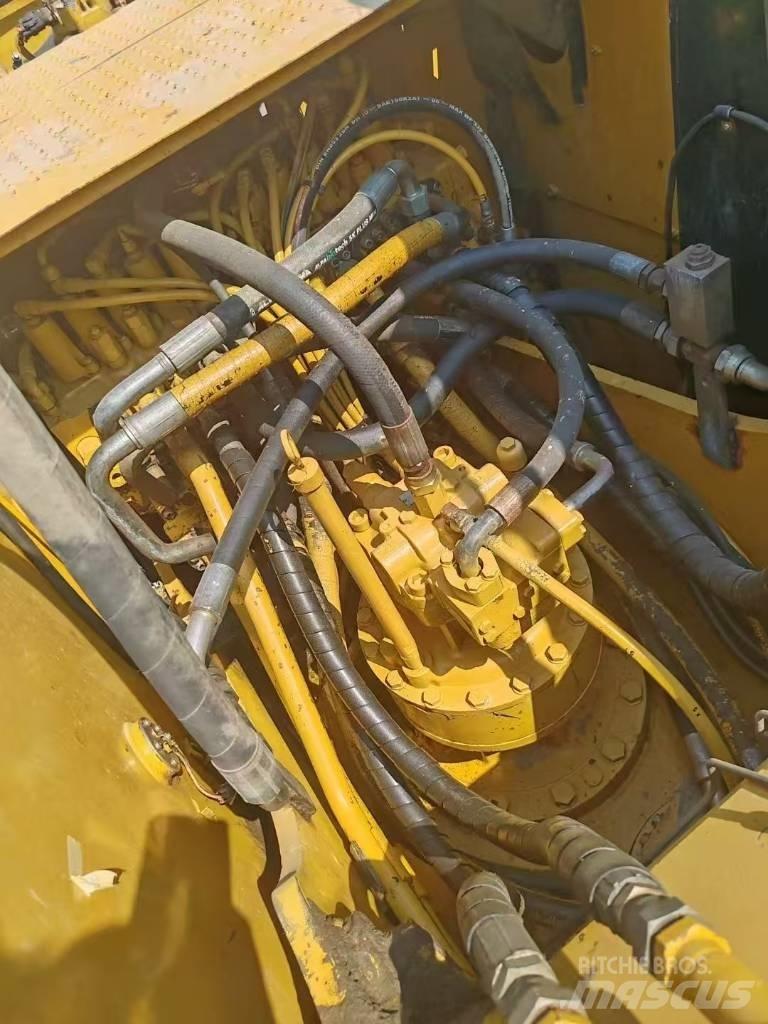 CAT 323D Гусеничні екскаватори