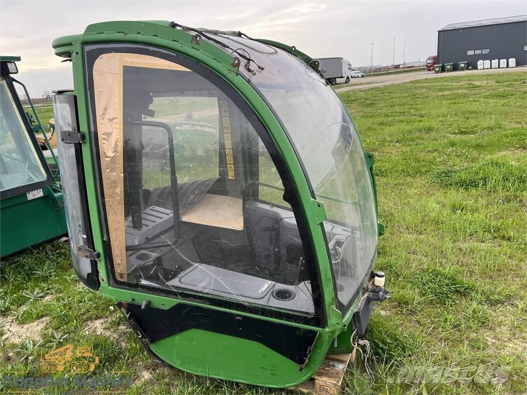 John Deere 1470E Кабіна