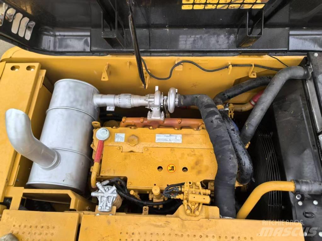 CAT 320D2 Середні екскаватори 7т. - 12т.