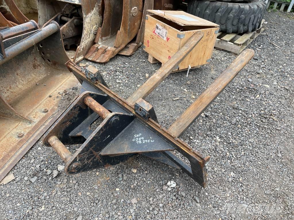 Takeuchi TB 295 W Колісні екскаватори